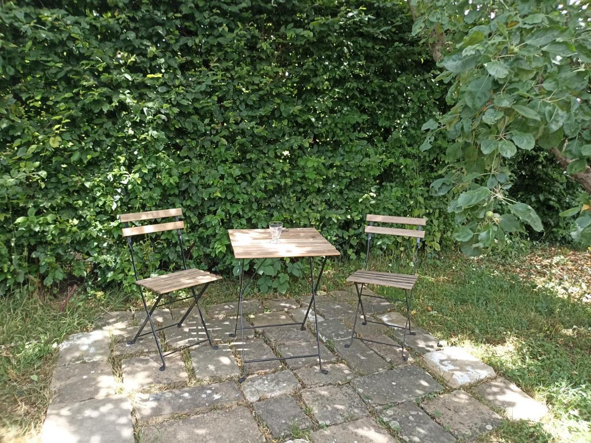 L'Echappee Au Jardin, Yourte Bucolique Godinne Kültér fotó